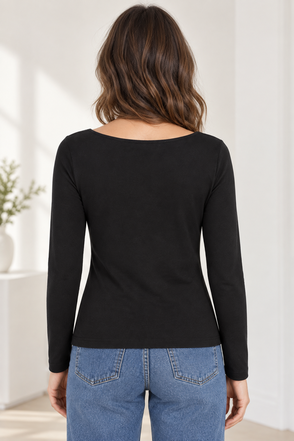 MOLIVRAÉ | black | back | curated-2026-09